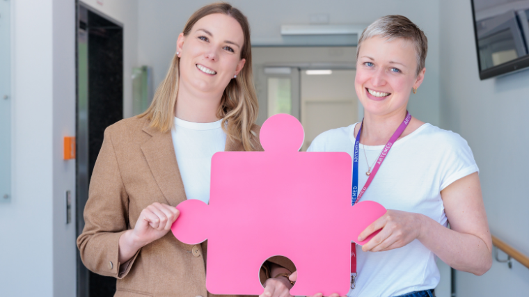 Nora Krüger und Monika Beer
